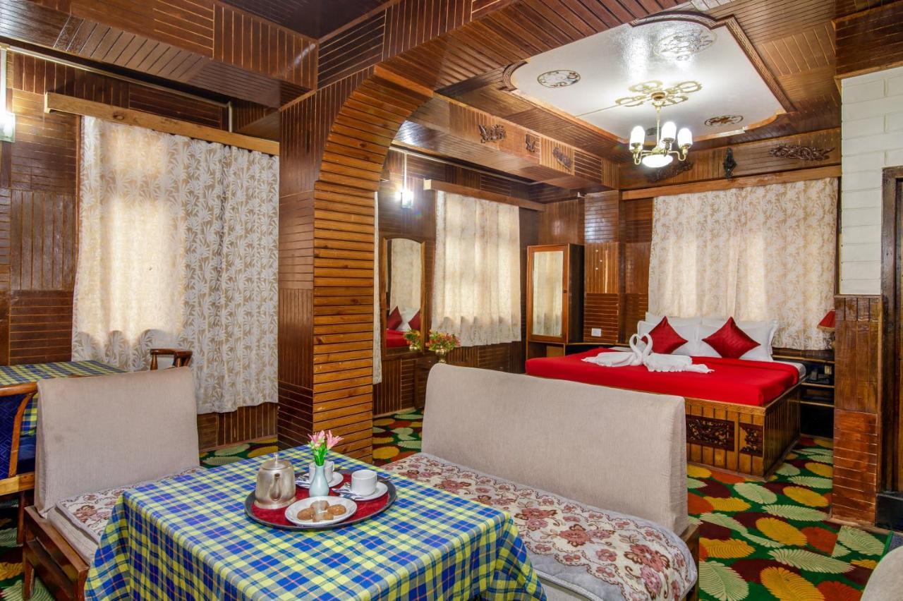 Montis Soyang Premium Heritage Hotel Gangtok Exterior photo