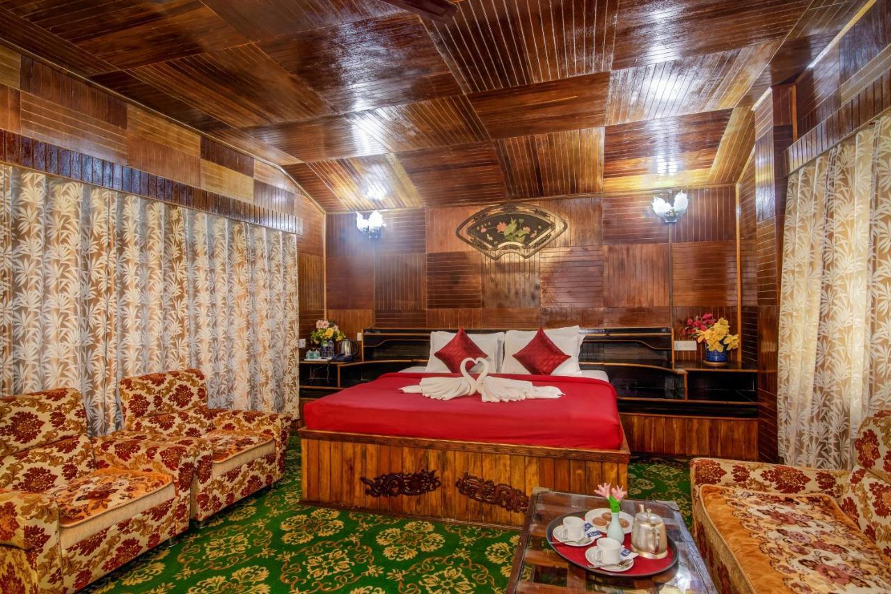 Montis Soyang Premium Heritage Hotel Gangtok Exterior photo